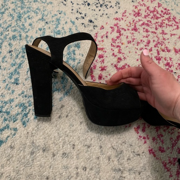 Candie’s Suede Open-Toe Heels - Picture 10 of 11